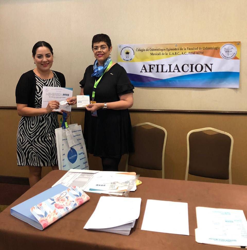 Entrega de documentos a socios UABC